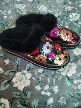Sequin Floral Slip-On Fur Lined Slippers Or Espadrilles - Black